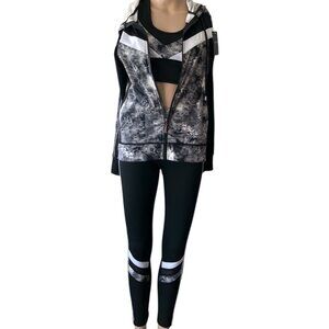 Yitong S/M 3 Piece Athletic Set NWT